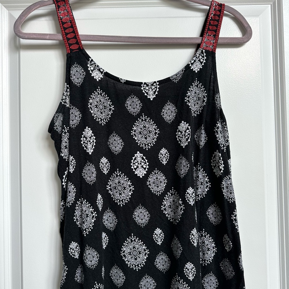 Eyeshadow Black and White Sleeveless Camisole Tank Top